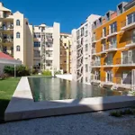 Deluxe 1 Bdr Apartment W/ Pool View By Lovelystay