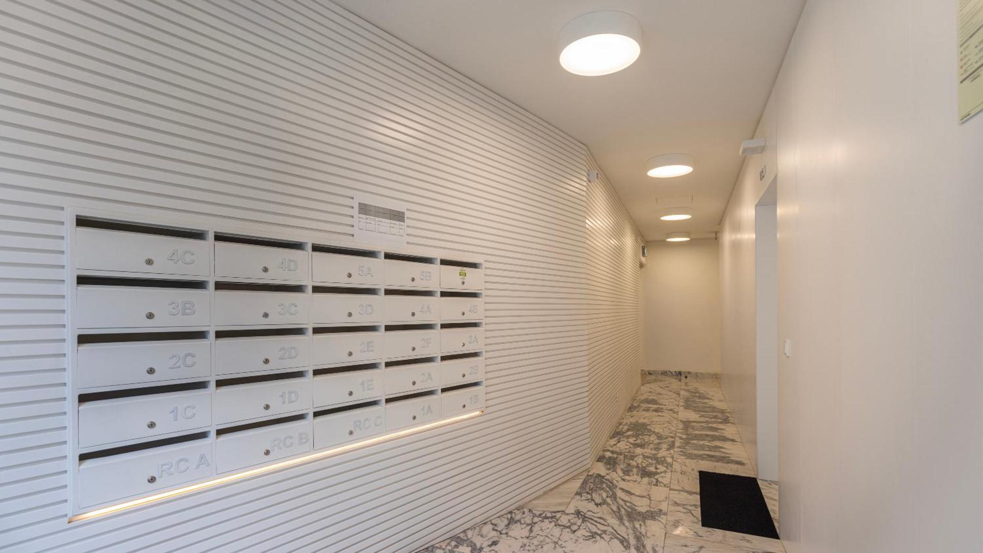 Deluxe 1 Bdr W/ Pool View By Lovelystay